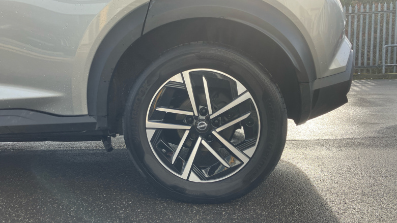 Nissan Juke 1.0 DiG-T N-Connecta 5dr Petrol Hatchback